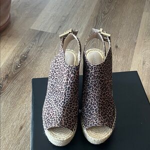 Kenneth Cole Olivia Animal Print Espadrille Wedges size 8